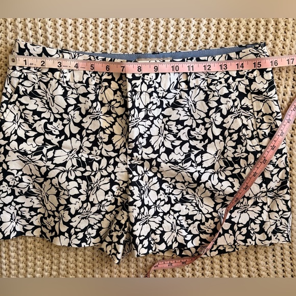 Banana Republic Hampton Fit Shorts - Picture 11 of 11